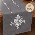 Caminho de Mesa Bordado